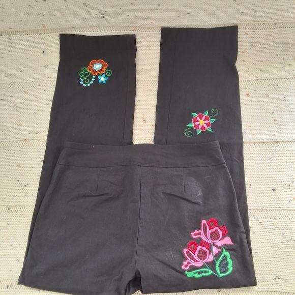 Black Leggins with Floral Embroidery - Picture 3 of 12